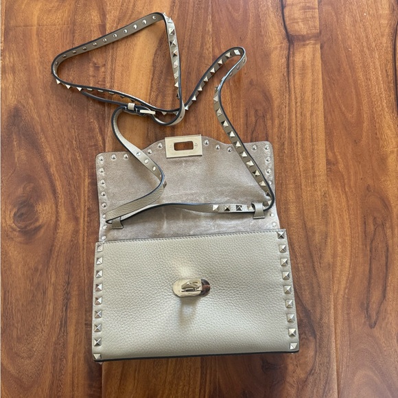 100% Valentino Rockstad over the shoulder, clutch excellent condition with tags - Picture 7 of 10